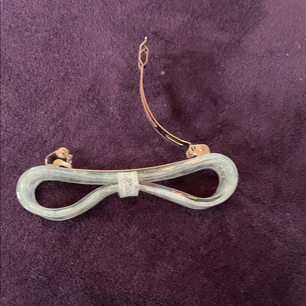 Elegant Gray Bow Hair Clip
